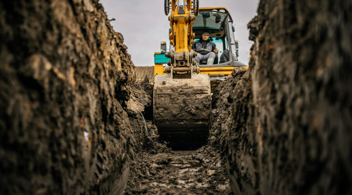 Jak warunki atmosferyczne wpływają na laserowe niwelowanie terenu – Informator