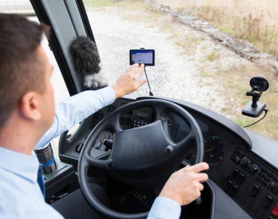 Dlaczego spych GPS jest przydatny na dużych terenach?